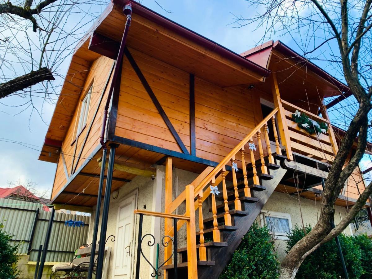 За Горбами Apartment Yaremche Bagian luar foto