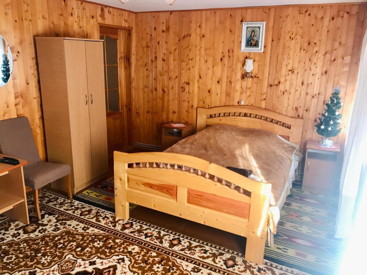За Горбами Apartment Yaremche Bagian luar foto